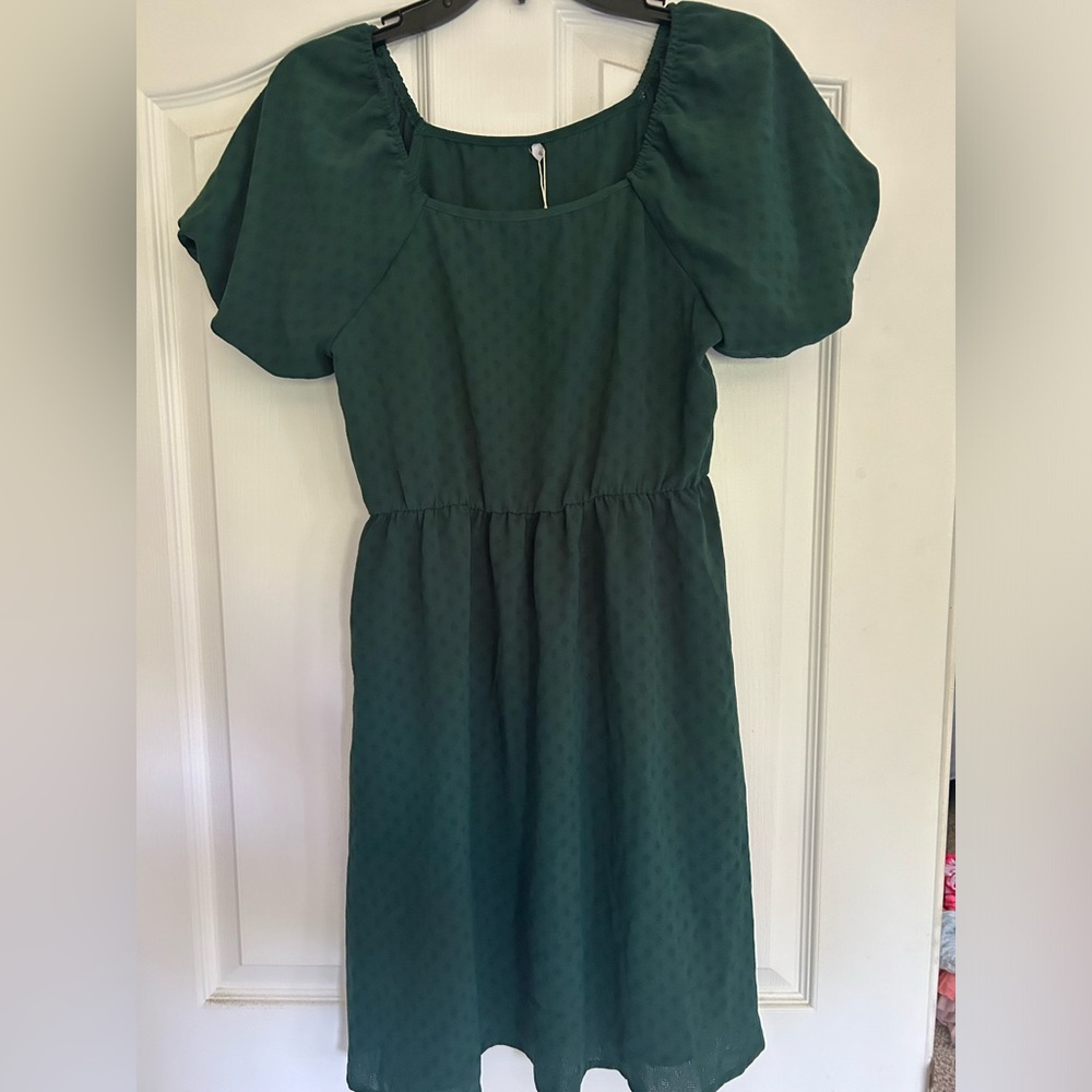 NWT Forest green puff sleeve dress
